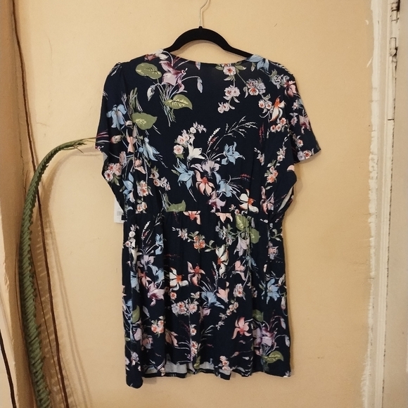 Time and tru NWT women's blue floral maternity tunic top size medium - Picture 2 of 6